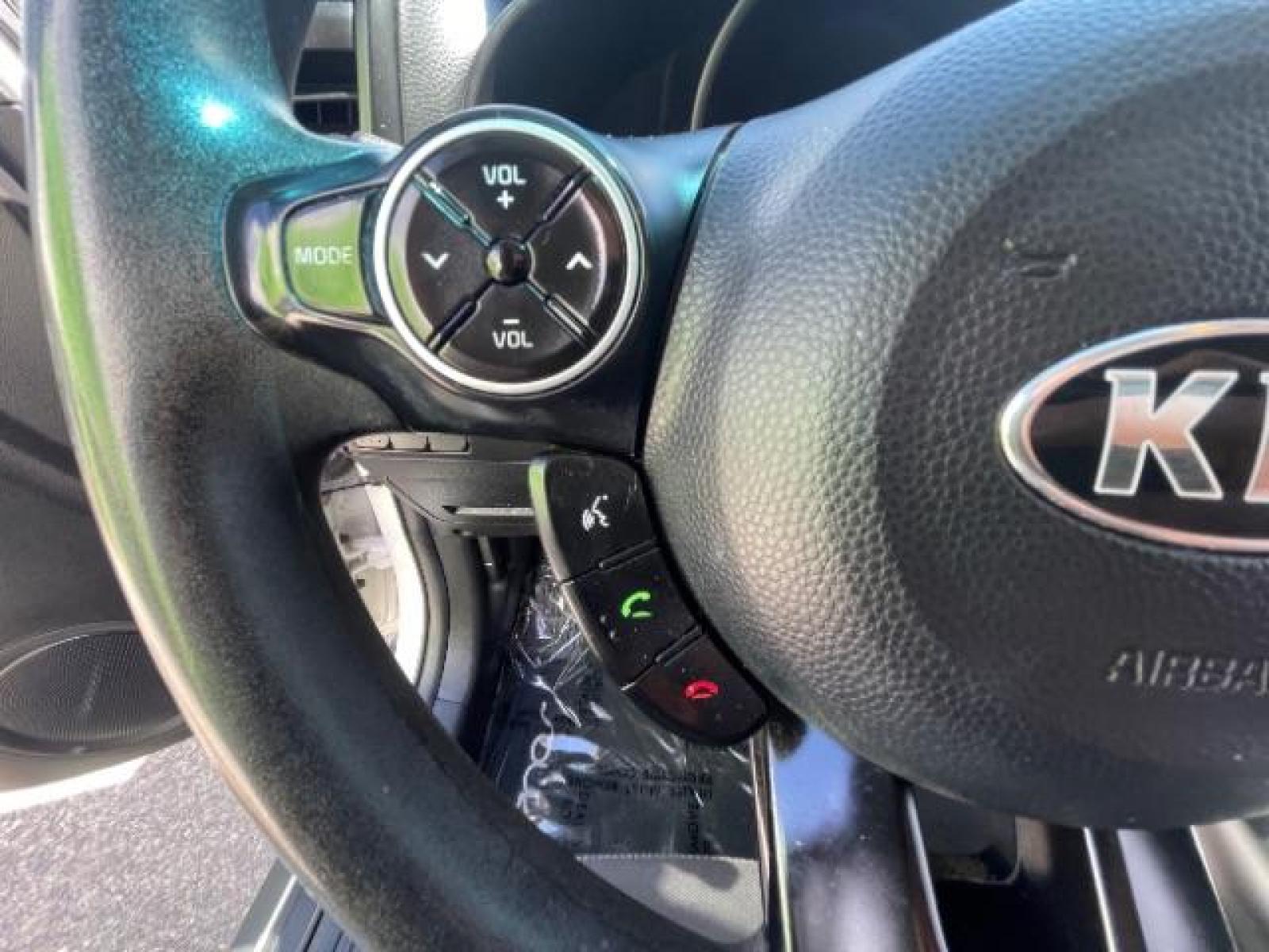 2019 Clear White /Black Tricot Cloth, cloth Kia Soul Base 6M (KNDJN2A28K7) with an 1.6L L4 DOHC 16V engine, 6-Speed Manual transmission, located at 1865 East Red Hills Pkwy, St. George, 84770, (435) 628-0023, 37.120850, -113.543640 - Photo #17