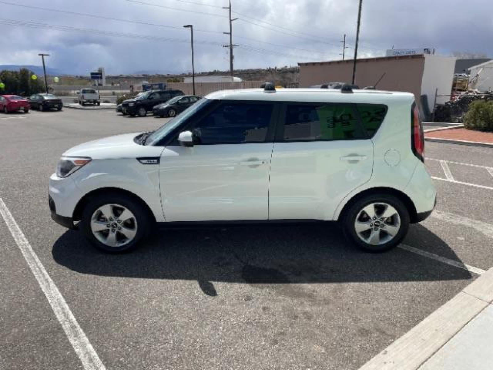 2019 Clear White /Black Tricot Cloth, cloth Kia Soul Base 6M (KNDJN2A28K7) with an 1.6L L4 DOHC 16V engine, 6-Speed Manual transmission, located at 1865 East Red Hills Pkwy, St. George, 84770, (435) 628-0023, 37.120850, -113.543640 - Photo #5