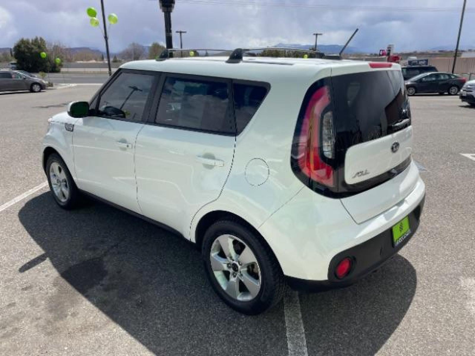 2019 Clear White /Black Tricot Cloth, cloth Kia Soul Base 6M (KNDJN2A28K7) with an 1.6L L4 DOHC 16V engine, 6-Speed Manual transmission, located at 1865 East Red Hills Pkwy, St. George, 84770, (435) 628-0023, 37.120850, -113.543640 - Photo #6