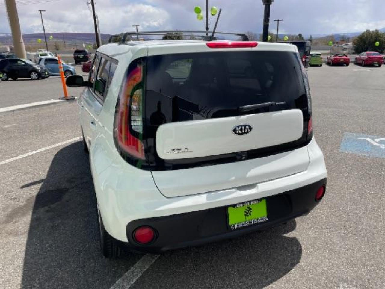 2019 Clear White /Black Tricot Cloth, cloth Kia Soul Base 6M (KNDJN2A28K7) with an 1.6L L4 DOHC 16V engine, 6-Speed Manual transmission, located at 1865 East Red Hills Pkwy, St. George, 84770, (435) 628-0023, 37.120850, -113.543640 - Photo #7