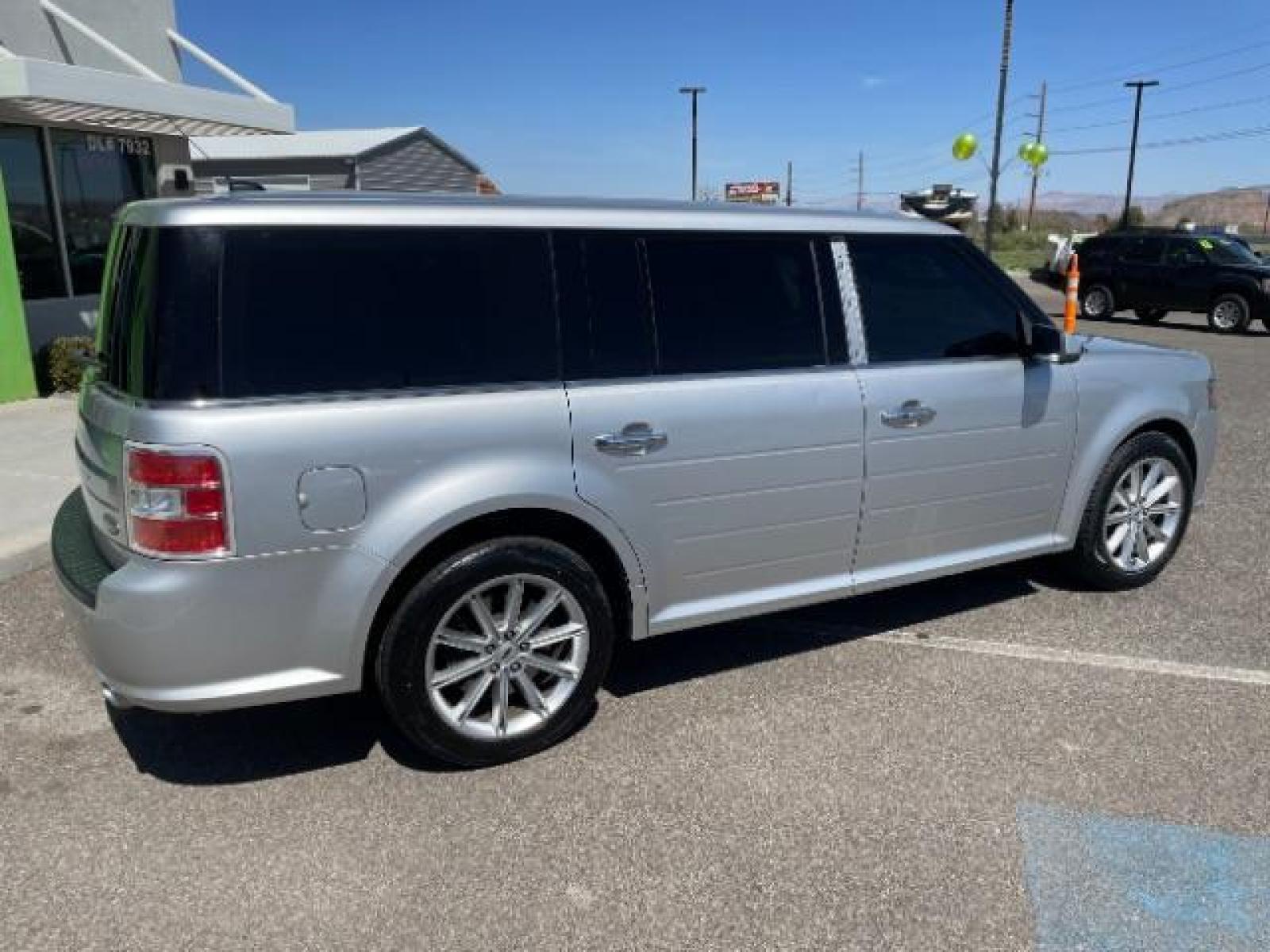 2018 Ingot Silver Metallic /Charcoal Black, leather Ford Flex Limited FWD (2FMGK5D84JB) with an 3.5L V6 DOHC 24V engine, 6-Speed Automatic Overdrive transmission, located at 1865 East Red Hills Pkwy, St. George, 84770, (435) 628-0023, 37.120850, -113.543640 - Photo #10