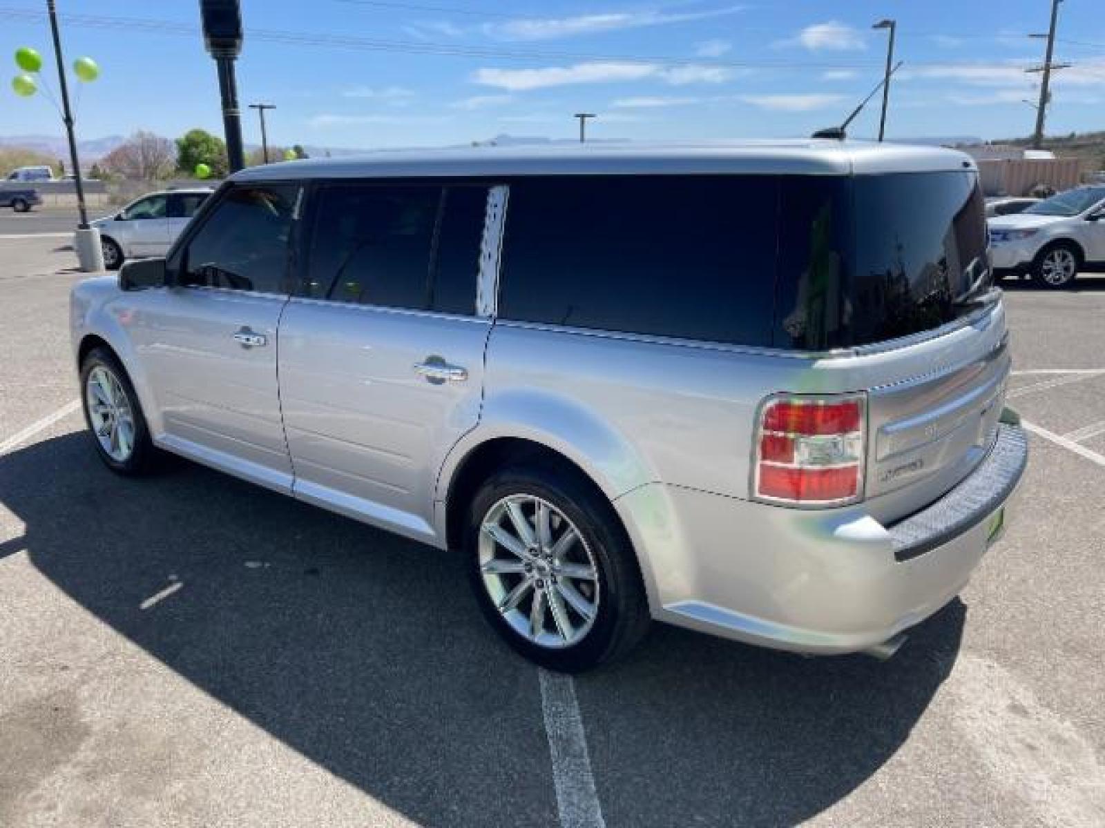 2018 Ingot Silver Metallic /Charcoal Black, leather Ford Flex Limited FWD (2FMGK5D84JB) with an 3.5L V6 DOHC 24V engine, 6-Speed Automatic Overdrive transmission, located at 1865 East Red Hills Pkwy, St. George, 84770, (435) 628-0023, 37.120850, -113.543640 - Photo #6