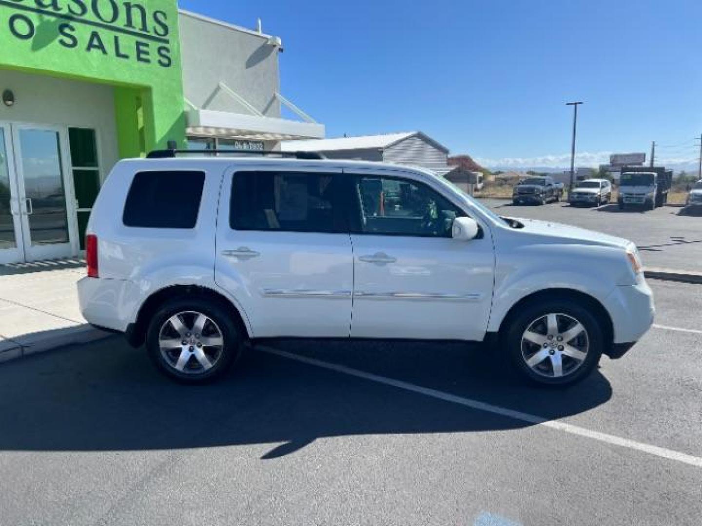 2012 White Diamond Pearl /Gray Leather Interio Honda Pilot Touring 4WD 5-Spd AT (5FNYF4H90CB) with an 3.5L V6 SOHC 24V engine, 5-Speed Automatic transmission, located at 1865 East Red Hills Pkwy, St. George, 84770, (435) 628-0023, 37.120850, -113.543640 - We specialize in helping ALL people get the best financing available. No matter your credit score, good, bad or none we can get you an amazing rate. Had a bankruptcy, divorce, or repossessions? We give you the green light to get your credit back on the road. Low down and affordable payments that fit - Photo#7