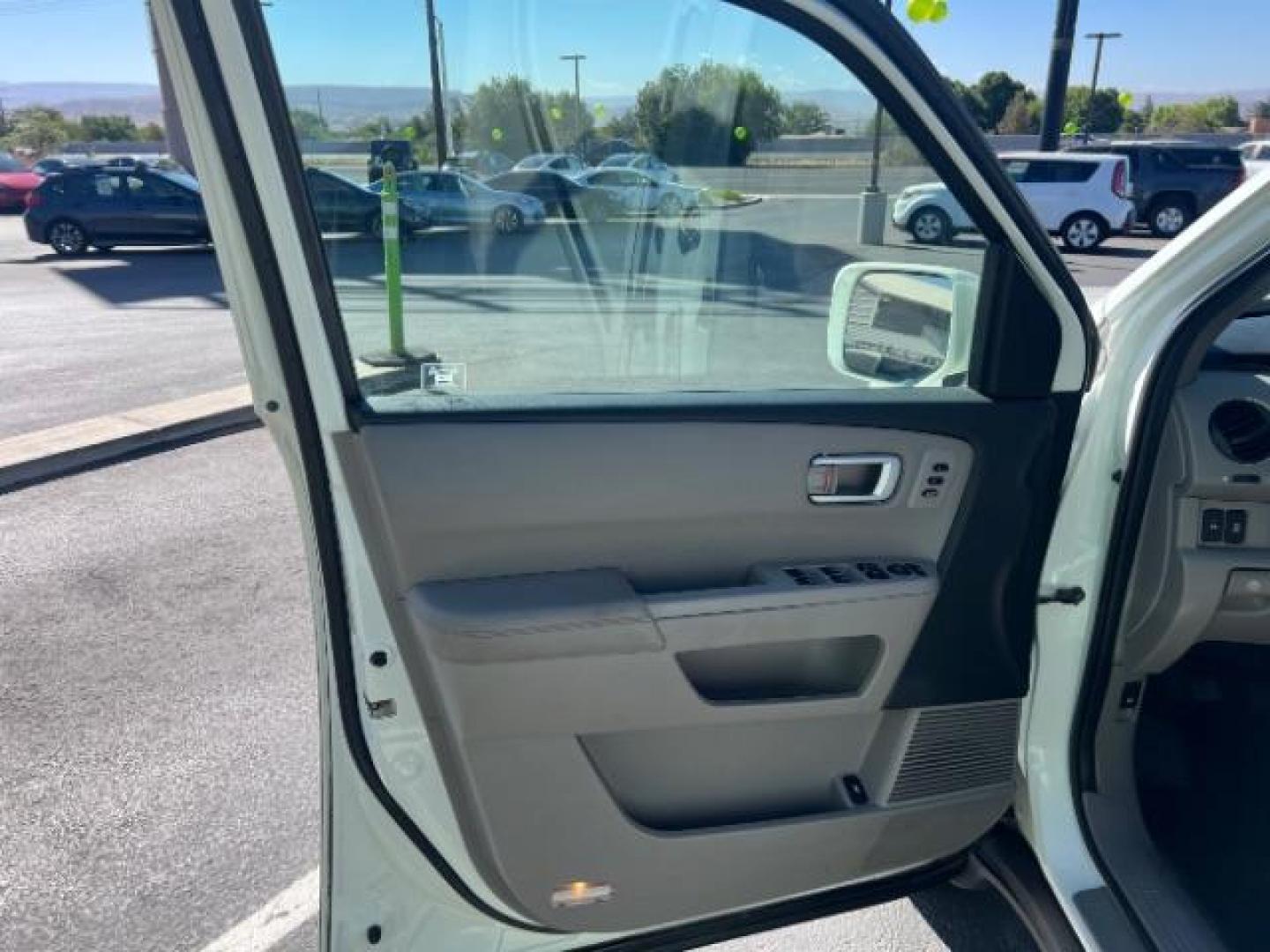 2012 White Diamond Pearl /Gray Leather Interio Honda Pilot Touring 4WD 5-Spd AT (5FNYF4H90CB) with an 3.5L V6 SOHC 24V engine, 5-Speed Automatic transmission, located at 1865 East Red Hills Pkwy, St. George, 84770, (435) 628-0023, 37.120850, -113.543640 - We specialize in helping ALL people get the best financing available. No matter your credit score, good, bad or none we can get you an amazing rate. Had a bankruptcy, divorce, or repossessions? We give you the green light to get your credit back on the road. Low down and affordable payments that fit - Photo#12