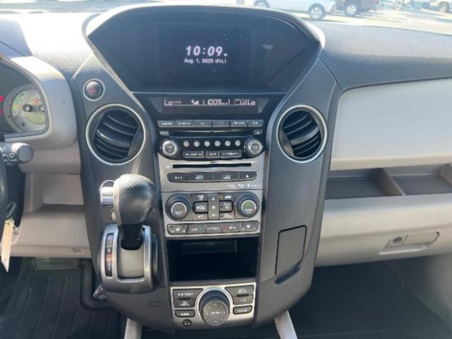 2012 White Diamond Pearl /Gray Leather Interio Honda Pilot Touring 4WD 5-Spd AT (5FNYF4H90CB) with an 3.5L V6 SOHC 24V engine, 5-Speed Automatic transmission, located at 1865 East Red Hills Pkwy, St. George, 84770, (435) 628-0023, 37.120850, -113.543640 - We specialize in helping ALL people get the best financing available. No matter your credit score, good, bad or none we can get you an amazing rate. Had a bankruptcy, divorce, or repossessions? We give you the green light to get your credit back on the road. Low down and affordable payments that fit - Photo#17