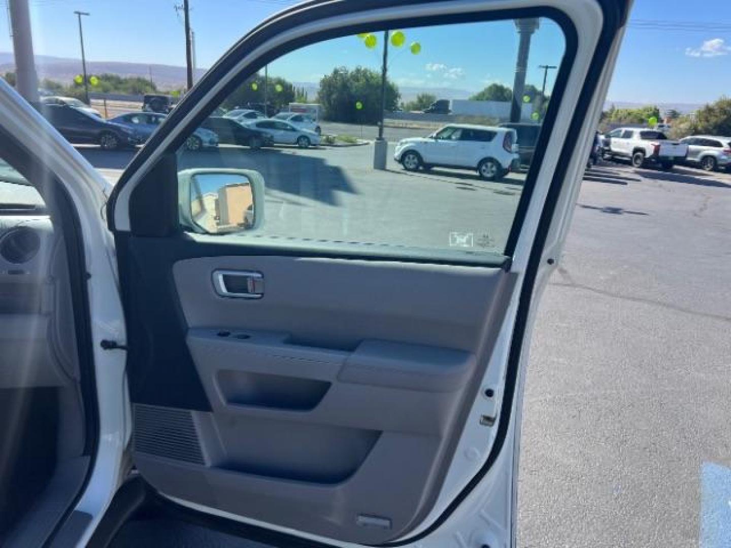 2012 White Diamond Pearl /Gray Leather Interio Honda Pilot Touring 4WD 5-Spd AT (5FNYF4H90CB) with an 3.5L V6 SOHC 24V engine, 5-Speed Automatic transmission, located at 1865 East Red Hills Pkwy, St. George, 84770, (435) 628-0023, 37.120850, -113.543640 - We specialize in helping ALL people get the best financing available. No matter your credit score, good, bad or none we can get you an amazing rate. Had a bankruptcy, divorce, or repossessions? We give you the green light to get your credit back on the road. Low down and affordable payments that fit - Photo#32