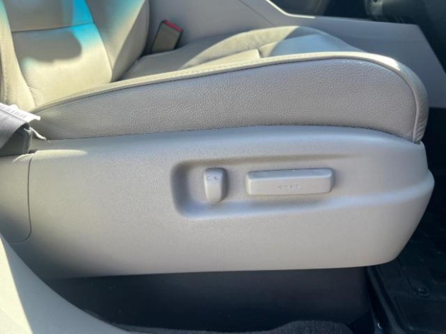 2012 White Diamond Pearl /Gray Leather Interio Honda Pilot Touring 4WD 5-Spd AT (5FNYF4H90CB) with an 3.5L V6 SOHC 24V engine, 5-Speed Automatic transmission, located at 1865 East Red Hills Pkwy, St. George, 84770, (435) 628-0023, 37.120850, -113.543640 - We specialize in helping ALL people get the best financing available. No matter your credit score, good, bad or none we can get you an amazing rate. Had a bankruptcy, divorce, or repossessions? We give you the green light to get your credit back on the road. Low down and affordable payments that fit - Photo#33
