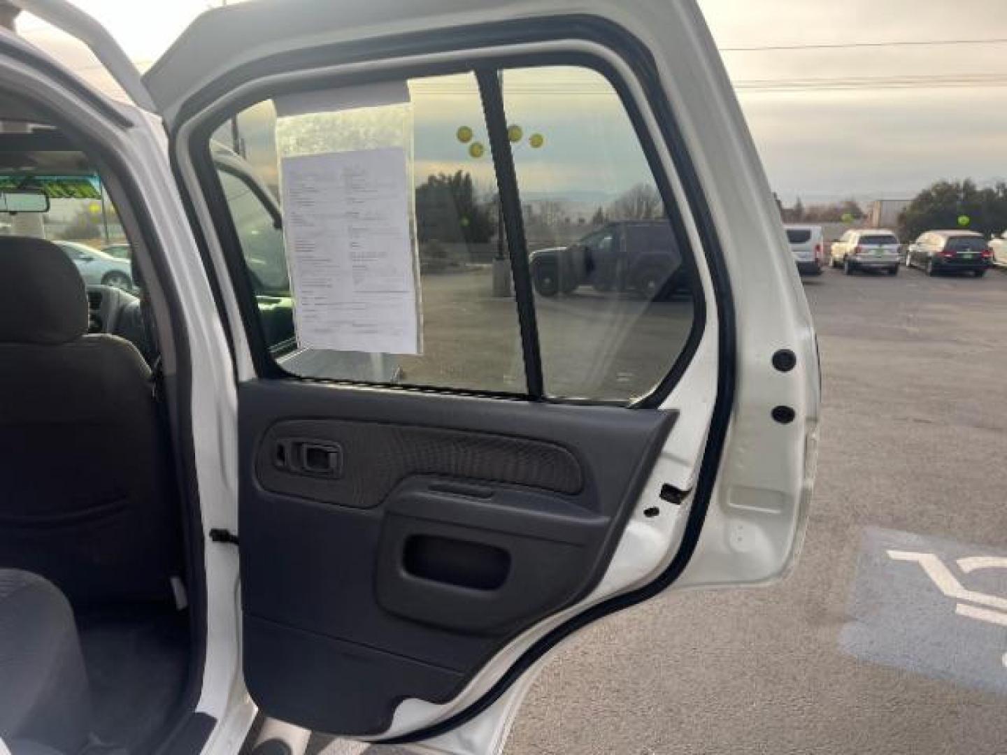 2001 White /Gray Cloth Interior Nissan Xterra SE 4WD (5N1ED28Y81C) with an 3.3L V6 SOHC 12V engine, 4-Speed Automatic transmission, located at 1865 East Red Hills Pkwy, St. George, 84770, (435) 628-0023, 37.120850, -113.543640 - We specialize in helping ALL people get the best financing available. No matter your credit score, good, bad or none we can get you an amazing rate. Had a bankruptcy, divorce, or repossessions? We give you the green light to get your credit back on the road. Low down and affordable payments that fit - Photo#25