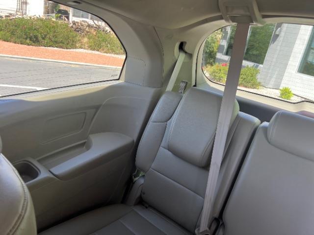 2017 Deep Scarlet Pearl /Beige, leather Honda Odyssey EX-L (5FNRL5H6XHB) with an 3.5L V6 SOHC 24V engine, 6-Speed Automatic transmission, located at 1865 East Red Hills Pkwy, St. George, 84770, (435) 628-0023, 37.120850, -113.543640 - We specialize in helping ALL people get the best financing available. No matter your credit score, good, bad or none we can get you an amazing rate. Had a bankruptcy, divorce, or repossessions? We give you the green light to get your credit back on the road. Low down and affordable payments that fit - Photo#24