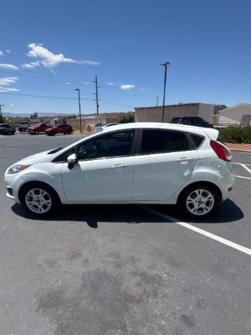 2015 Oxford White /Medium Light Stone Ford Fiesta SE Hatchback (3FADP4EJ4FM) with an 1.6L L4 DOHC 16V engine, 6-Speed Automatic transmission, located at 1865 East Red Hills Pkwy, St. George, 84770, (435) 628-0023, 37.120850, -113.543640 - We specialize in helping ALL people get the best financing available. No matter your credit score, good, bad or none we can get you an amazing rate. Had a bankruptcy, divorce, or repossessions? We give you the green light to get your credit back on the road. Low down and affordable payments that fit- Photo#4
