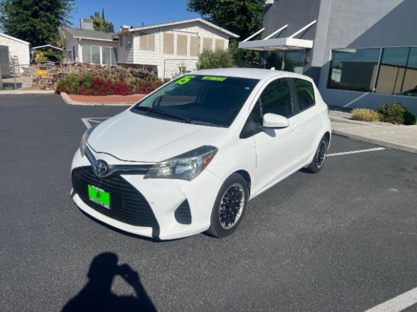 2015 Super White /Black (Circles), clo Toyota Yaris LE 5-Door AT (VNKKTUD39FA) with an 1.5L L4 DOHC 16V engine, 4-Speed Automatic transmission, located at 940 North Main Street, Cedar City, UT, 84720, (435) 628-0023, 37.692936, -113.061897 - We specialize in helping ALL people get the best financing available. No matter your credit score, good, bad or none we can get you an amazing rate. Had a bankruptcy, divorce, or repossessions? We give you the green light to get your credit back on the road. Low down and affordable payments that fit - Photo#2
