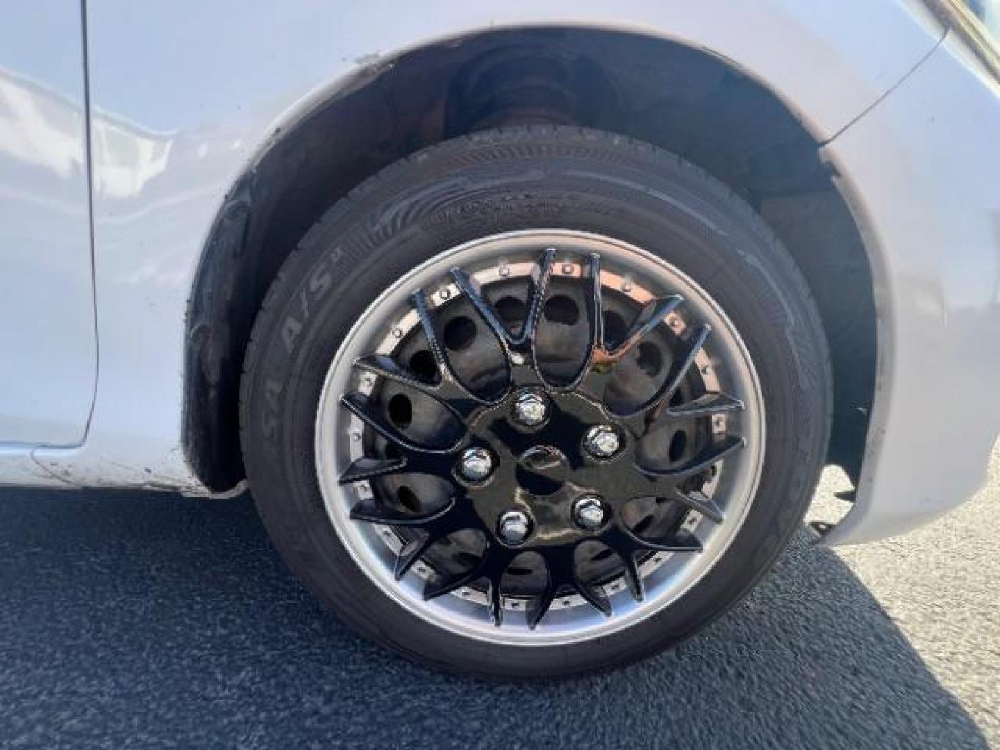2015 Super White /Black (Circles), clo Toyota Yaris LE 5-Door AT (VNKKTUD39FA) with an 1.5L L4 DOHC 16V engine, 4-Speed Automatic transmission, located at 940 North Main Street, Cedar City, UT, 84720, (435) 628-0023, 37.692936, -113.061897 - We specialize in helping ALL people get the best financing available. No matter your credit score, good, bad or none we can get you an amazing rate. Had a bankruptcy, divorce, or repossessions? We give you the green light to get your credit back on the road. Low down and affordable payments that fit - Photo#8