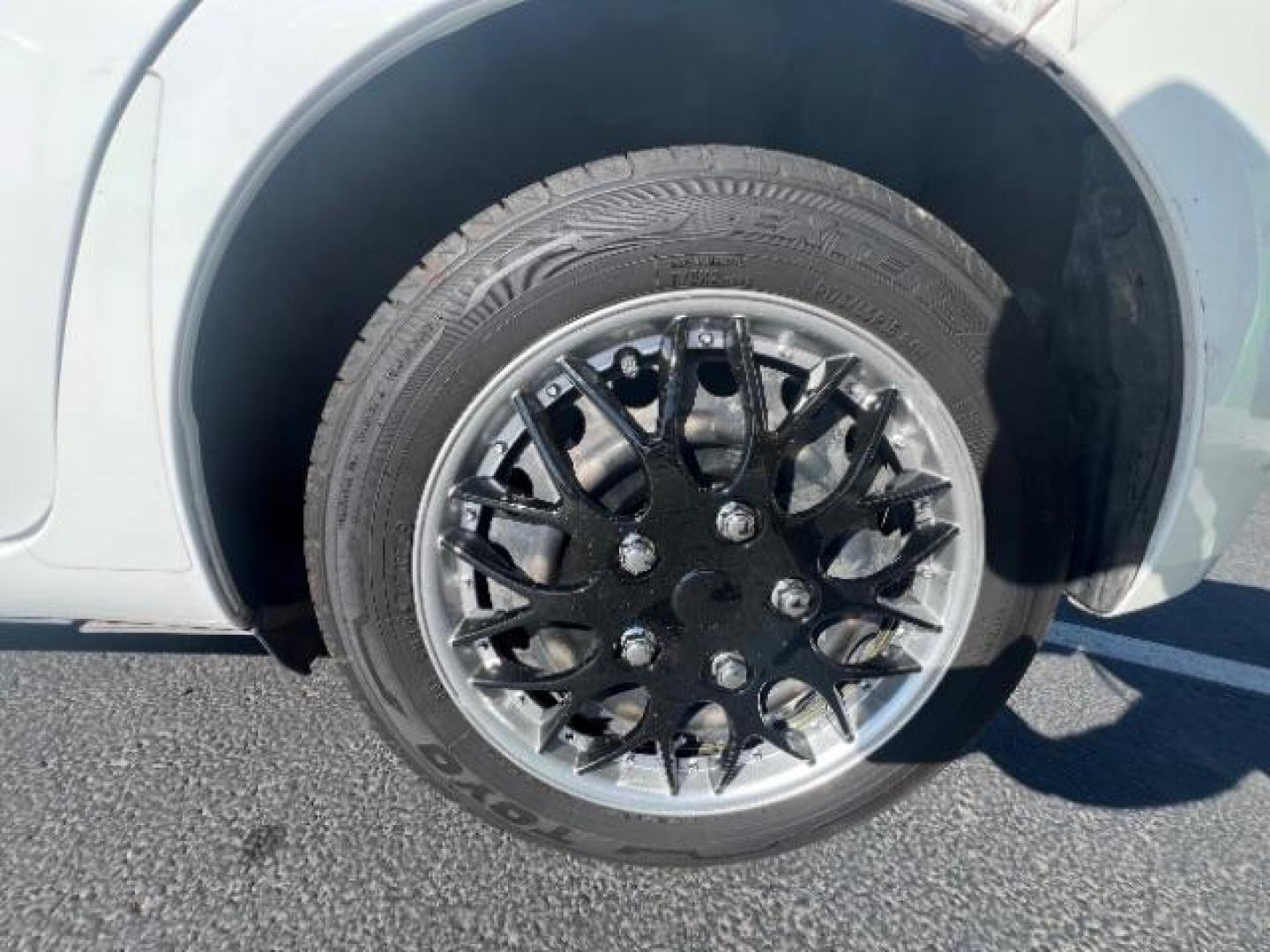 2015 Super White /Black (Circles), clo Toyota Yaris LE 5-Door AT (VNKKTUD39FA) with an 1.5L L4 DOHC 16V engine, 4-Speed Automatic transmission, located at 940 North Main Street, Cedar City, UT, 84720, (435) 628-0023, 37.692936, -113.061897 - We specialize in helping ALL people get the best financing available. No matter your credit score, good, bad or none we can get you an amazing rate. Had a bankruptcy, divorce, or repossessions? We give you the green light to get your credit back on the road. Low down and affordable payments that fit - Photo#10