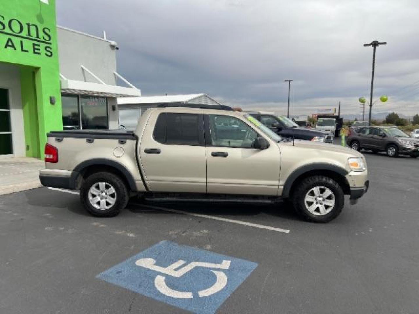 2007 Pueblo Gold Metallic /Camel Cloth Interior Ford Explorer Sport Trac XLT 4.0L 4WD (1FMEU51K07U) with an 4.0L V6 SOHC 12V FFV engine, 5-Speed Automatic transmission, located at 1865 East Red Hills Pkwy, St. George, 84770, (435) 628-0023, 37.120850, -113.543640 - We specialize in helping ALL people get the best financing available. No matter your credit score, good, bad or none we can get you an amazing rate. Had a bankruptcy, divorce, or repossessions? We give you the green light to get your credit back on the road. Low down and affordable payments that fit - Photo#7