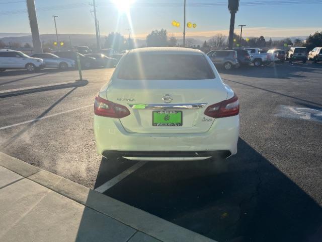 2018 Glacier White /Charcoal, cloth Nissan Altima 2.5 S (1N4AL3AP5JC) with an 2.5L L4 DOHC 16V engine, Continuously Variable Transmission transmission, located at 1865 East Red Hills Pkwy, St. George, 84770, (435) 628-0023, 37.120850, -113.543640 - We specialize in helping ALL people get the best financing available. No matter your credit score, good, bad or none we can get you an amazing rate. Had a bankruptcy, divorce, or repossessions? We give you the green light to get your credit back on the road. Low down and affordable payments that fit - Photo#5