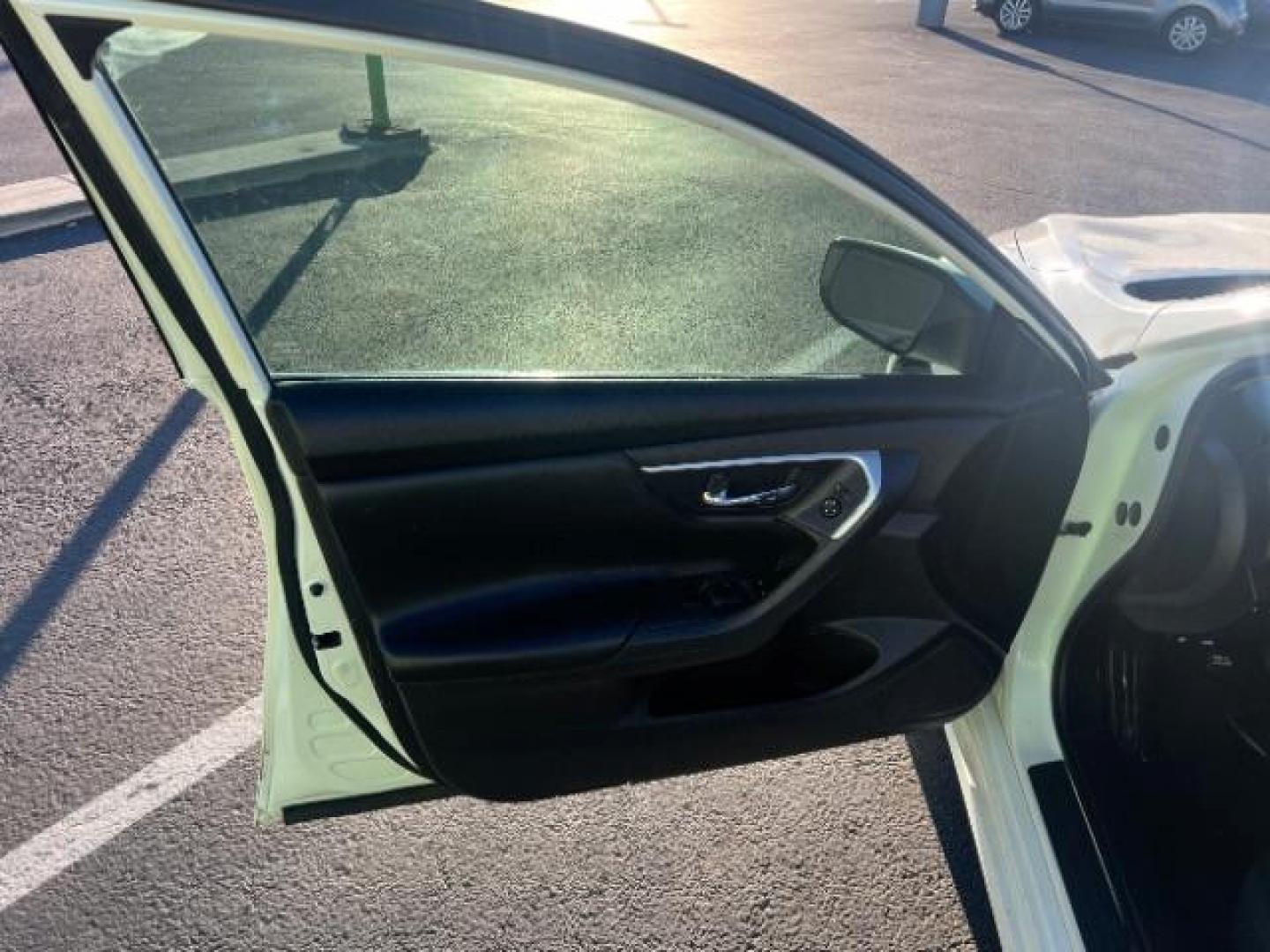 2018 Glacier White /Charcoal, cloth Nissan Altima 2.5 S (1N4AL3AP5JC) with an 2.5L L4 DOHC 16V engine, Continuously Variable Transmission transmission, located at 940 North Main Street, Cedar City, UT, 84720, (435) 628-0023, 37.692936, -113.061897 - We specialize in helping ALL people get the best financing available. No matter your credit score, good, bad or none we can get you an amazing rate. Had a bankruptcy, divorce, or repossessions? We give you the green light to get your credit back on the road. Low down and affordable payments that fit - Photo#12