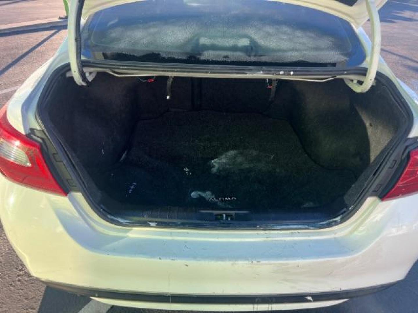 2018 Glacier White /Charcoal, cloth Nissan Altima 2.5 S (1N4AL3AP5JC) with an 2.5L L4 DOHC 16V engine, Continuously Variable Transmission transmission, located at 940 North Main Street, Cedar City, UT, 84720, (435) 628-0023, 37.692936, -113.061897 - We specialize in helping ALL people get the best financing available. No matter your credit score, good, bad or none we can get you an amazing rate. Had a bankruptcy, divorce, or repossessions? We give you the green light to get your credit back on the road. Low down and affordable payments that fit - Photo#24