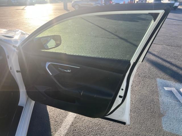 2018 Glacier White /Charcoal, cloth Nissan Altima 2.5 S (1N4AL3AP5JC) with an 2.5L L4 DOHC 16V engine, Continuously Variable Transmission transmission, located at 1865 East Red Hills Pkwy, St. George, 84770, (435) 628-0023, 37.120850, -113.543640 - We specialize in helping ALL people get the best financing available. No matter your credit score, good, bad or none we can get you an amazing rate. Had a bankruptcy, divorce, or repossessions? We give you the green light to get your credit back on the road. Low down and affordable payments that fit - Photo#27