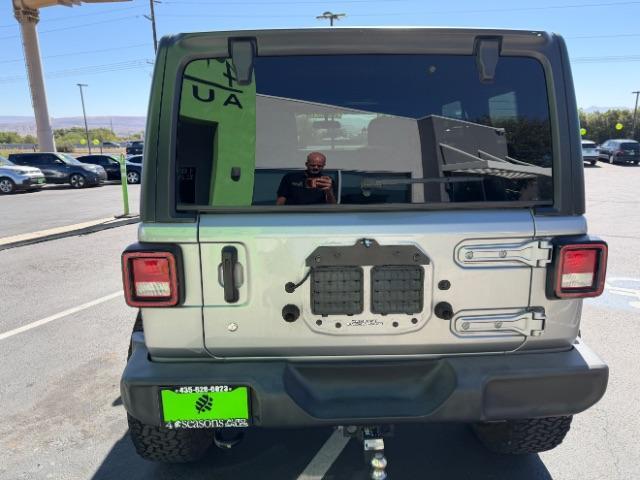 2019 Grey /Black Jeep Wrangler Unlimited Sport (1C4HJXDG3KW) with an 3.6L V6 DOHC 24V FFV engine, 6-Speed Automatic transmission, located at 1865 East Red Hills Pkwy, St. George, 84770, (435) 628-0023, 37.120850, -113.543640 - We specialize in helping ALL people get the best financing available. No matter your credit score, good, bad or none we can get you an amazing rate. Had a bankruptcy, divorce, or repossessions? We give you the green light to get your credit back on the road. Low down and affordable payments that fit - Photo#7