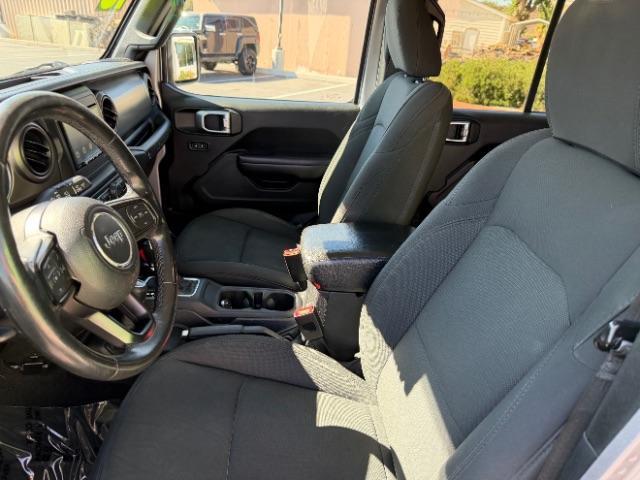 2019 Grey /Black Jeep Wrangler Unlimited Sport (1C4HJXDG3KW) with an 3.6L V6 DOHC 24V FFV engine, 6-Speed Automatic transmission, located at 1865 East Red Hills Pkwy, St. George, 84770, (435) 628-0023, 37.120850, -113.543640 - We specialize in helping ALL people get the best financing available. No matter your credit score, good, bad or none we can get you an amazing rate. Had a bankruptcy, divorce, or repossessions? We give you the green light to get your credit back on the road. Low down and affordable payments that fit - Photo#23