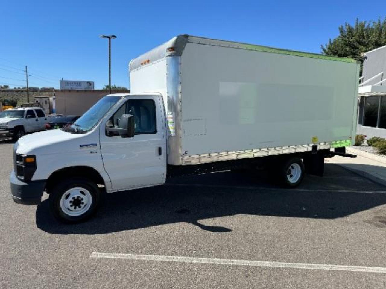 2015 White /Gray Leather Ford Econoline E-350 Super Duty (1FDWE3FL6FD) with an 5.4L V8 SOHC 16V engine, 4-Speed Automatic transmission, located at 1865 East Red Hills Pkwy, St. George, 84770, (435) 628-0023, 37.120850, -113.543640 - Photo #4
