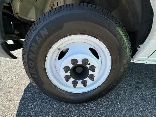 2015 White /Gray Leather Ford Econoline E-350 Super Duty (1FDWE3FL6FD) with an 5.4L V8 SOHC 16V engine, 4-Speed Automatic transmission, located at 1865 East Red Hills Pkwy, St. George, 84770, (435) 628-0023, 37.120850, -113.543640 - We specialize in helping ALL people get the best financing available. No matter your credit score, good, bad or none we can get you an amazing rate. Had a bankruptcy, divorce, or repossessions? We give you the green light to get your credit back on the road. Low down and affordable payments that fit - Photo#13