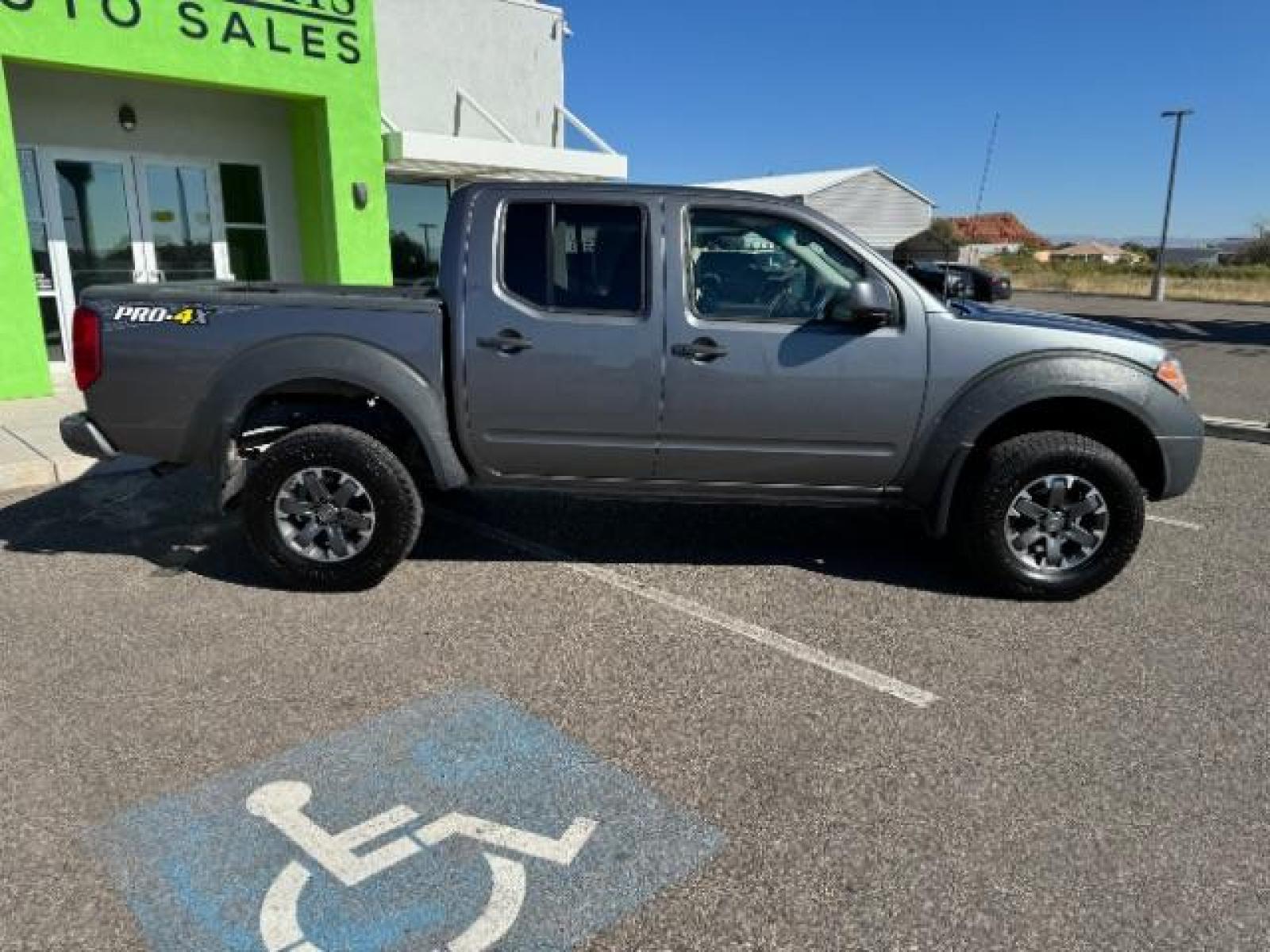2018 Arctic Blue Metallic /Graphite w/White Stitching, cloth Nissan Frontier PRO-4X Crew Cab 5AT 4WD (1N6AD0EV9JN) with an 4.0L V6 DOHC 24V engine, 5-Speed Automatic transmission, located at 1865 East Red Hills Pkwy, St. George, 84770, (435) 628-0023, 37.120850, -113.543640 - We specialize in helping ALL people get the best financing available. No matter your credit score, good, bad or none we can get you an amazing rate. Had a bankruptcy, divorce, or repossessions? We give you the green light to get your credit back on the road. Low down and affordable payments that fit - Photo #11