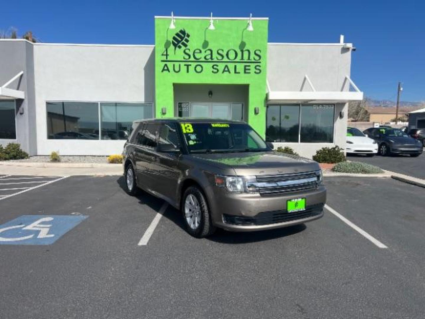 2013 Mineral Gray Metallic /Charcoal Black Cloth Interior Ford Flex SE FWD (2FMGK5B81DB) with an 3.5L V6 DOHC 24V engine, 6-Speed Automatic Overdrive transmission, located at 940 North Main Street, Cedar City, UT, 84720, (435) 628-0023, 37.692936, -113.061897 - We specialize in helping ALL people get the best financing available. No matter your credit score, good, bad or none we can get you an amazing rate. Had a bankruptcy, divorce, or repossessions? We give you the green light to get your credit back on the road. Low down and affordable payments that fit - Photo#0