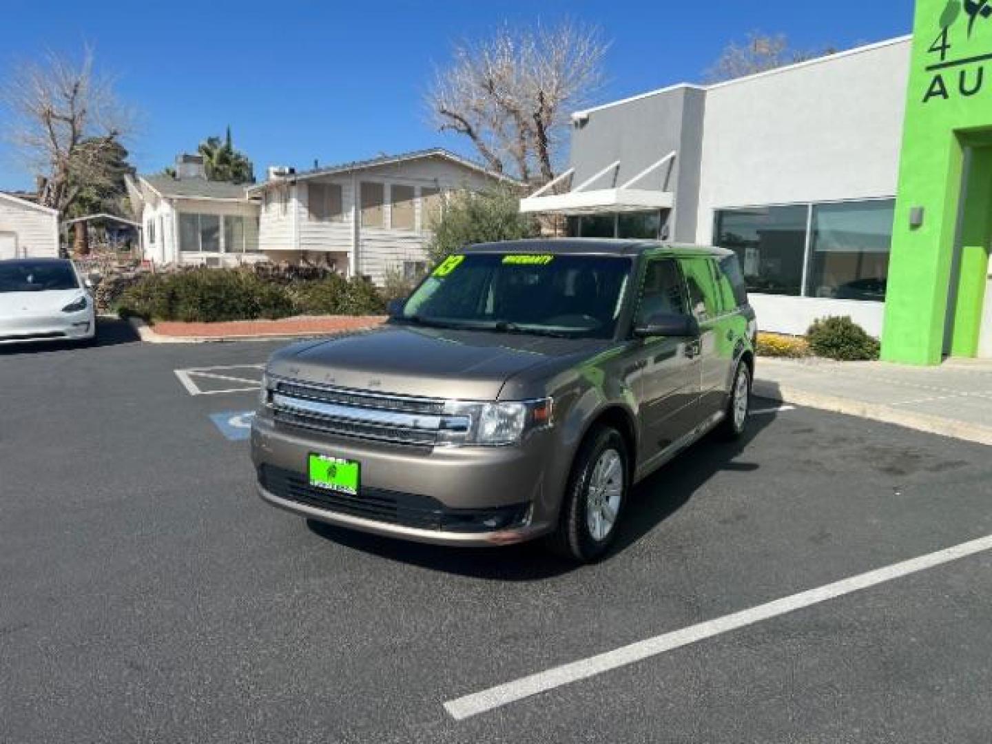 2013 Mineral Gray Metallic /Charcoal Black Cloth Interior Ford Flex SE FWD (2FMGK5B81DB) with an 3.5L V6 DOHC 24V engine, 6-Speed Automatic Overdrive transmission, located at 940 North Main Street, Cedar City, UT, 84720, (435) 628-0023, 37.692936, -113.061897 - We specialize in helping ALL people get the best financing available. No matter your credit score, good, bad or none we can get you an amazing rate. Had a bankruptcy, divorce, or repossessions? We give you the green light to get your credit back on the road. Low down and affordable payments that fit - Photo#2