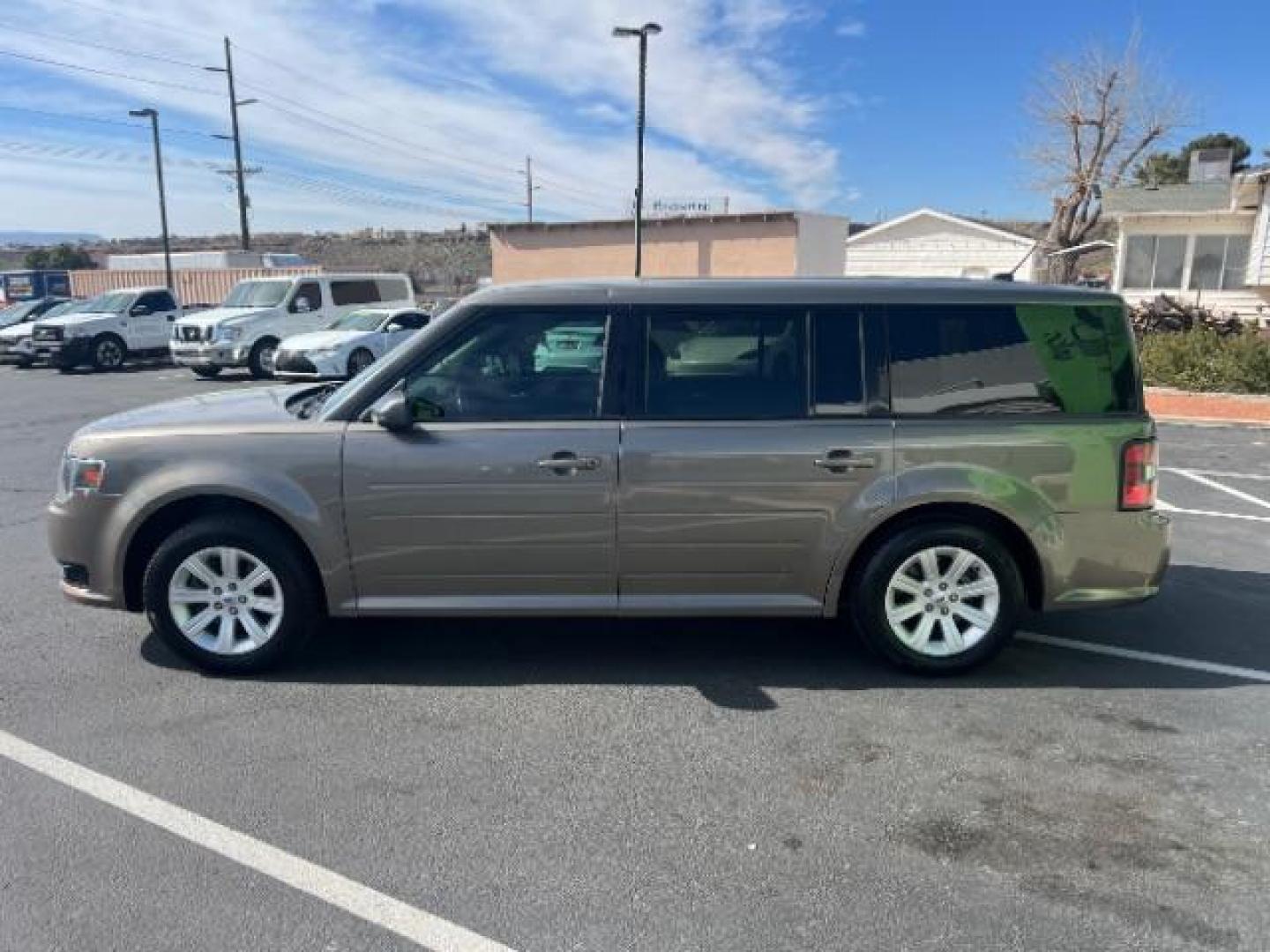 2013 Mineral Gray Metallic /Charcoal Black Cloth Interior Ford Flex SE FWD (2FMGK5B81DB) with an 3.5L V6 DOHC 24V engine, 6-Speed Automatic Overdrive transmission, located at 940 North Main Street, Cedar City, UT, 84720, (435) 628-0023, 37.692936, -113.061897 - We specialize in helping ALL people get the best financing available. No matter your credit score, good, bad or none we can get you an amazing rate. Had a bankruptcy, divorce, or repossessions? We give you the green light to get your credit back on the road. Low down and affordable payments that fit - Photo#3