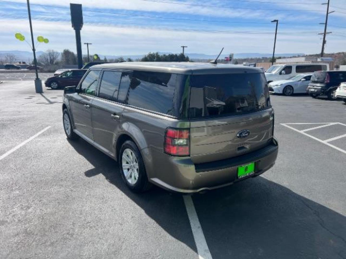 2013 Mineral Gray Metallic /Charcoal Black Cloth Interior Ford Flex SE FWD (2FMGK5B81DB) with an 3.5L V6 DOHC 24V engine, 6-Speed Automatic Overdrive transmission, located at 940 North Main Street, Cedar City, UT, 84720, (435) 628-0023, 37.692936, -113.061897 - We specialize in helping ALL people get the best financing available. No matter your credit score, good, bad or none we can get you an amazing rate. Had a bankruptcy, divorce, or repossessions? We give you the green light to get your credit back on the road. Low down and affordable payments that fit - Photo#4