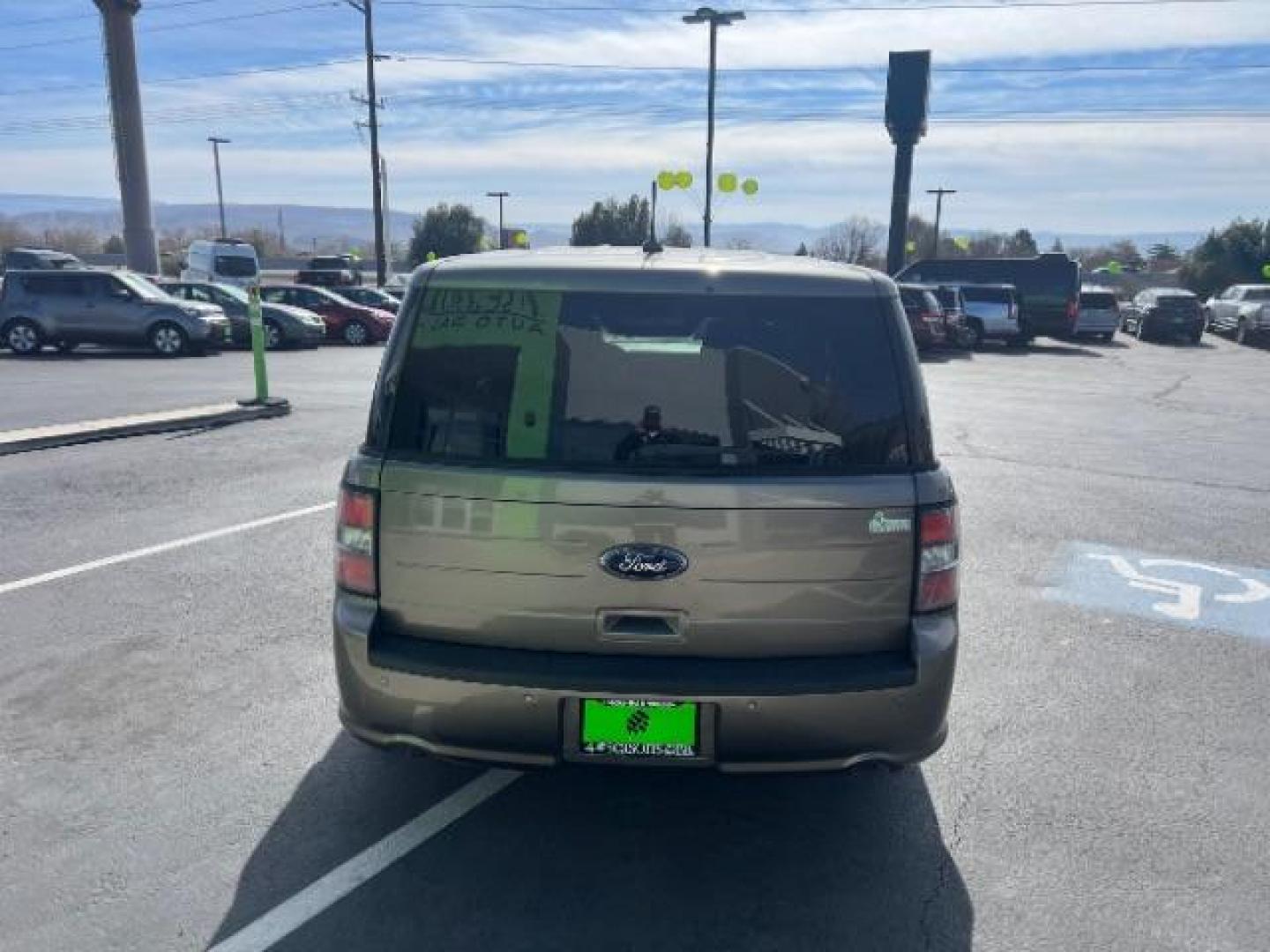 2013 Mineral Gray Metallic /Charcoal Black Cloth Interior Ford Flex SE FWD (2FMGK5B81DB) with an 3.5L V6 DOHC 24V engine, 6-Speed Automatic Overdrive transmission, located at 940 North Main Street, Cedar City, UT, 84720, (435) 628-0023, 37.692936, -113.061897 - We specialize in helping ALL people get the best financing available. No matter your credit score, good, bad or none we can get you an amazing rate. Had a bankruptcy, divorce, or repossessions? We give you the green light to get your credit back on the road. Low down and affordable payments that fit - Photo#5
