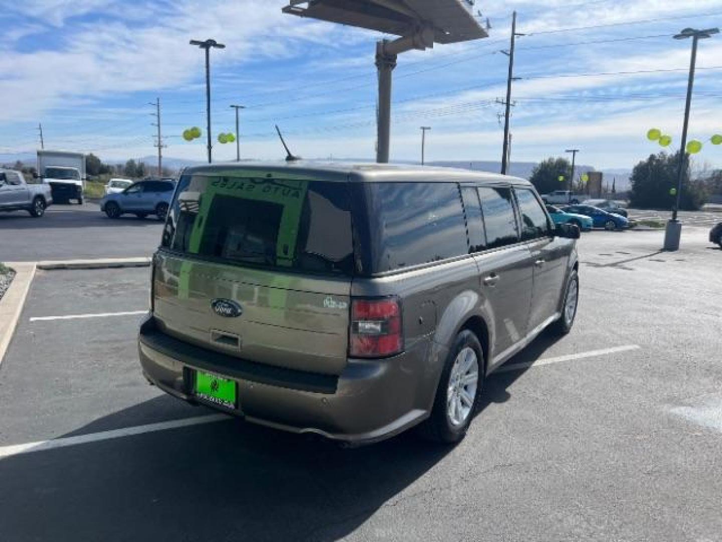 2013 Mineral Gray Metallic /Charcoal Black Cloth Interior Ford Flex SE FWD (2FMGK5B81DB) with an 3.5L V6 DOHC 24V engine, 6-Speed Automatic Overdrive transmission, located at 940 North Main Street, Cedar City, UT, 84720, (435) 628-0023, 37.692936, -113.061897 - We specialize in helping ALL people get the best financing available. No matter your credit score, good, bad or none we can get you an amazing rate. Had a bankruptcy, divorce, or repossessions? We give you the green light to get your credit back on the road. Low down and affordable payments that fit - Photo#6