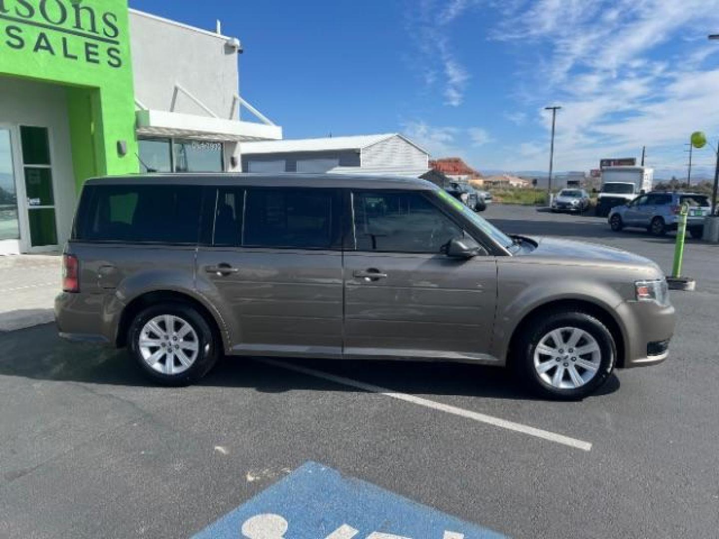 2013 Mineral Gray Metallic /Charcoal Black Cloth Interior Ford Flex SE FWD (2FMGK5B81DB) with an 3.5L V6 DOHC 24V engine, 6-Speed Automatic Overdrive transmission, located at 940 North Main Street, Cedar City, UT, 84720, (435) 628-0023, 37.692936, -113.061897 - We specialize in helping ALL people get the best financing available. No matter your credit score, good, bad or none we can get you an amazing rate. Had a bankruptcy, divorce, or repossessions? We give you the green light to get your credit back on the road. Low down and affordable payments that fit - Photo#7