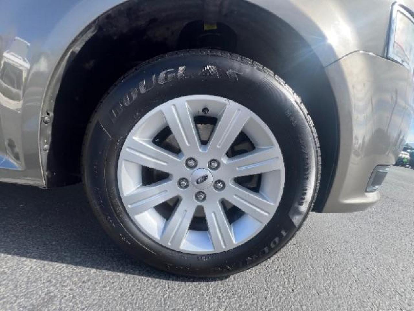 2013 Mineral Gray Metallic /Charcoal Black Cloth Interior Ford Flex SE FWD (2FMGK5B81DB) with an 3.5L V6 DOHC 24V engine, 6-Speed Automatic Overdrive transmission, located at 940 North Main Street, Cedar City, UT, 84720, (435) 628-0023, 37.692936, -113.061897 - We specialize in helping ALL people get the best financing available. No matter your credit score, good, bad or none we can get you an amazing rate. Had a bankruptcy, divorce, or repossessions? We give you the green light to get your credit back on the road. Low down and affordable payments that fit - Photo#9