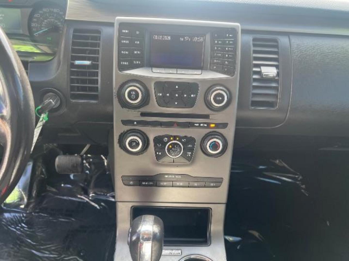 2013 Mineral Gray Metallic /Charcoal Black Cloth Interior Ford Flex SE FWD (2FMGK5B81DB) with an 3.5L V6 DOHC 24V engine, 6-Speed Automatic Overdrive transmission, located at 940 North Main Street, Cedar City, UT, 84720, (435) 628-0023, 37.692936, -113.061897 - We specialize in helping ALL people get the best financing available. No matter your credit score, good, bad or none we can get you an amazing rate. Had a bankruptcy, divorce, or repossessions? We give you the green light to get your credit back on the road. Low down and affordable payments that fit - Photo#17