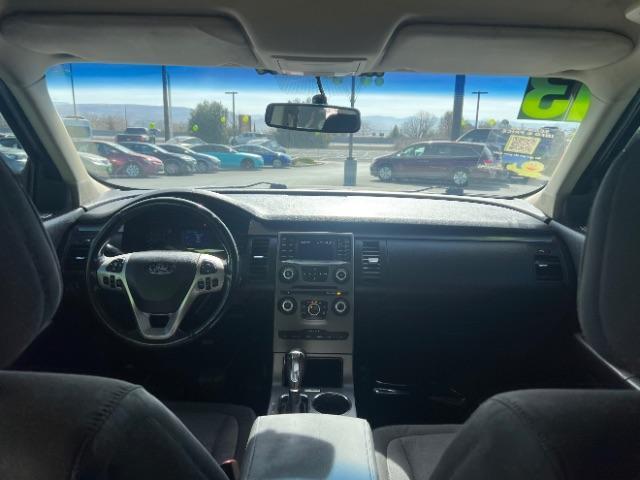 2013 Mineral Gray Metallic /Charcoal Black Cloth Interior Ford Flex SE FWD (2FMGK5B81DB) with an 3.5L V6 DOHC 24V engine, 6-Speed Automatic Overdrive transmission, located at 1865 East Red Hills Pkwy, St. George, 84770, (435) 628-0023, 37.120850, -113.543640 - We specialize in helping ALL people get the best financing available. No matter your credit score, good, bad or none we can get you an amazing rate. Had a bankruptcy, divorce, or repossessions? We give you the green light to get your credit back on the road. Low down and affordable payments that fit - Photo#23