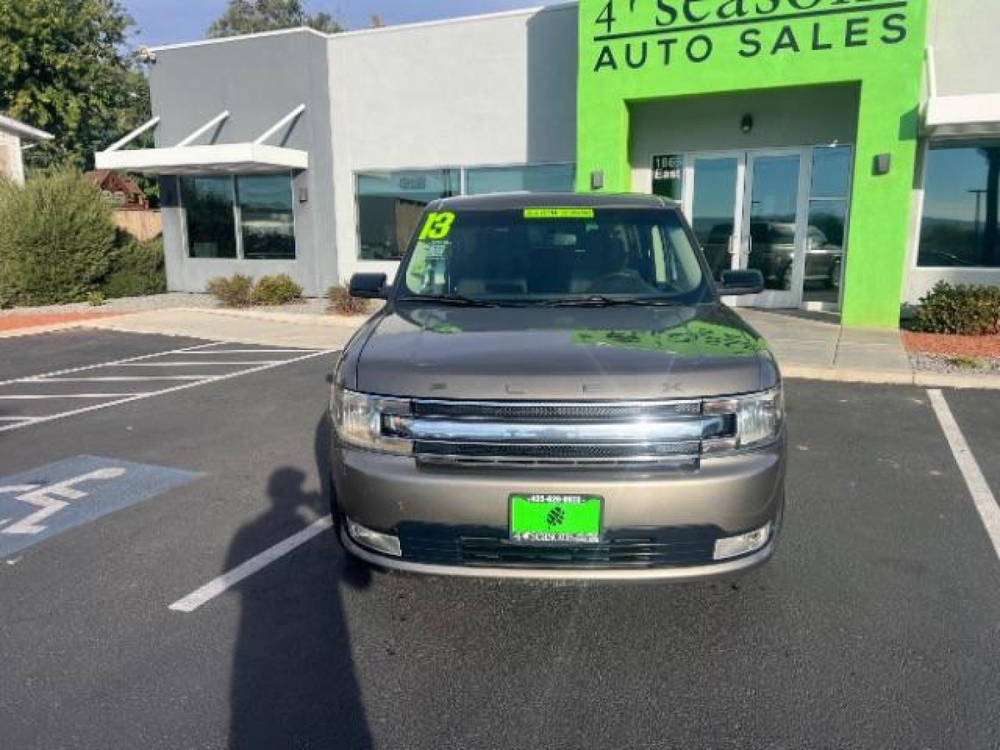 2013 Mineral Gray Metalli /Charcoal Black Cloth Ford Flex SEL FWD (2FMGK5C88DB) with an 3.5L V6 DOHC 24V engine, 6-Speed Automatic Ov transmission, located at 1865 East Red Hills Pkwy, St. George, 84770, (435) 628-0023, 37.120850, -113.543640 - We specialize in helping ALL people get the best financing available. No matter your credit score, good, bad or none we can get you an amazing rate. Had a bankruptcy, divorce, or repossessions? We give you the green light to get your credit back on the road. Low down and affordable payments that fit - Photo#1