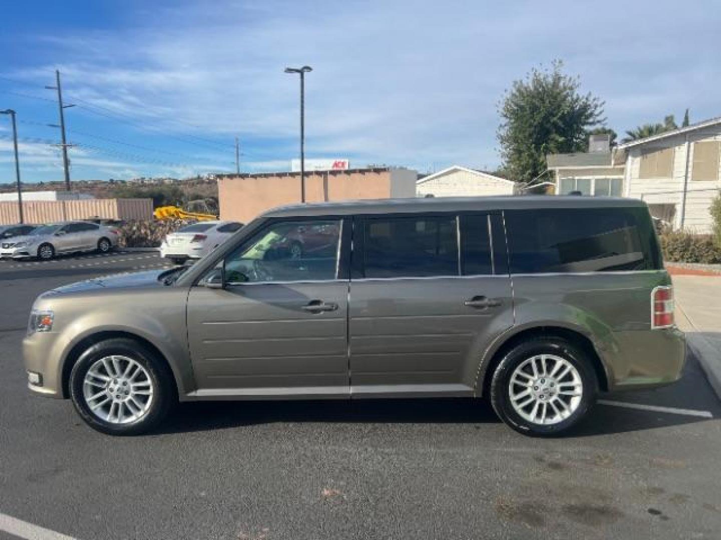 2013 Mineral Gray Metalli /Charcoal Black Cloth Ford Flex SEL FWD (2FMGK5C88DB) with an 3.5L V6 DOHC 24V engine, 6-Speed Automatic Ov transmission, located at 1865 East Red Hills Pkwy, St. George, 84770, (435) 628-0023, 37.120850, -113.543640 - We specialize in helping ALL people get the best financing available. No matter your credit score, good, bad or none we can get you an amazing rate. Had a bankruptcy, divorce, or repossessions? We give you the green light to get your credit back on the road. Low down and affordable payments that fit - Photo#3