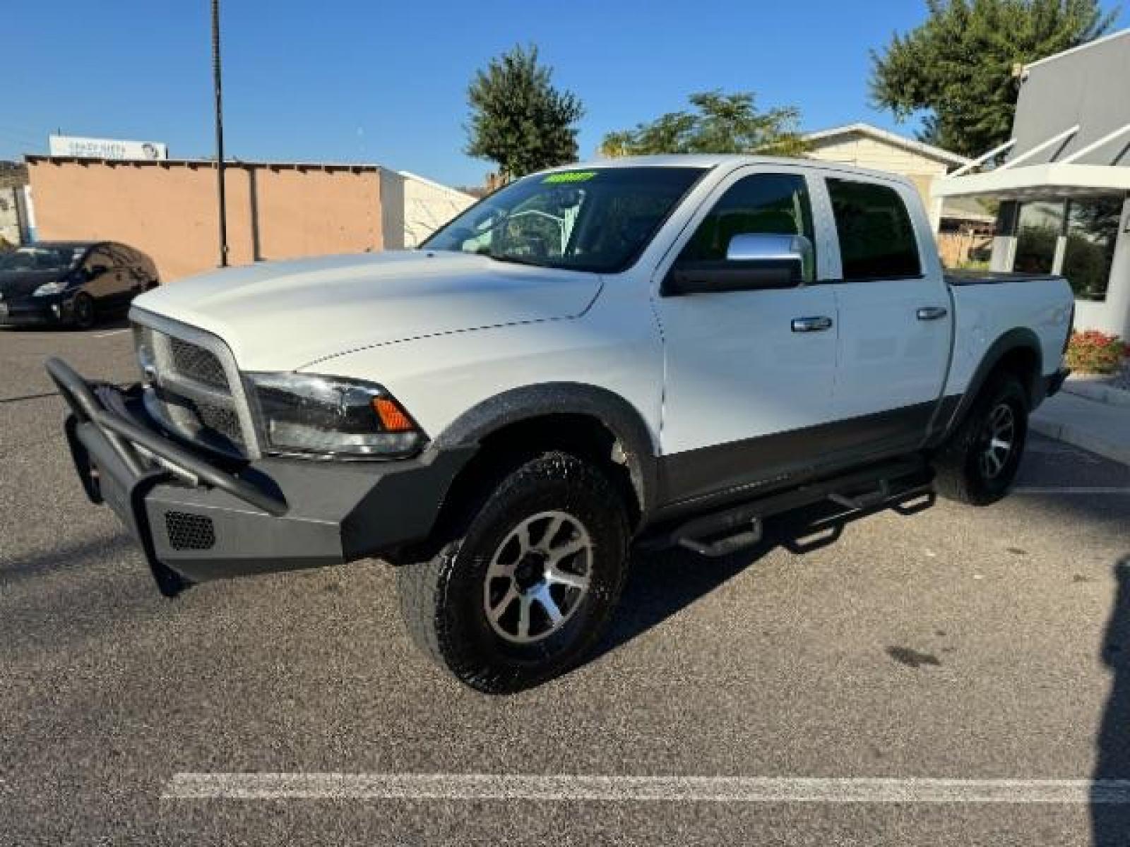 2012 Bright White /Dark Slate Leather Interior RAM 1500 Laramie Crew Cab 4WD (1C6RD7NTXCS) with an 5.7L V8 OHV 16V engine, 6-Speed Automatic transmission, located at 1865 East Red Hills Pkwy, St. George, 84770, (435) 628-0023, 37.120850, -113.543640 - Photo #4