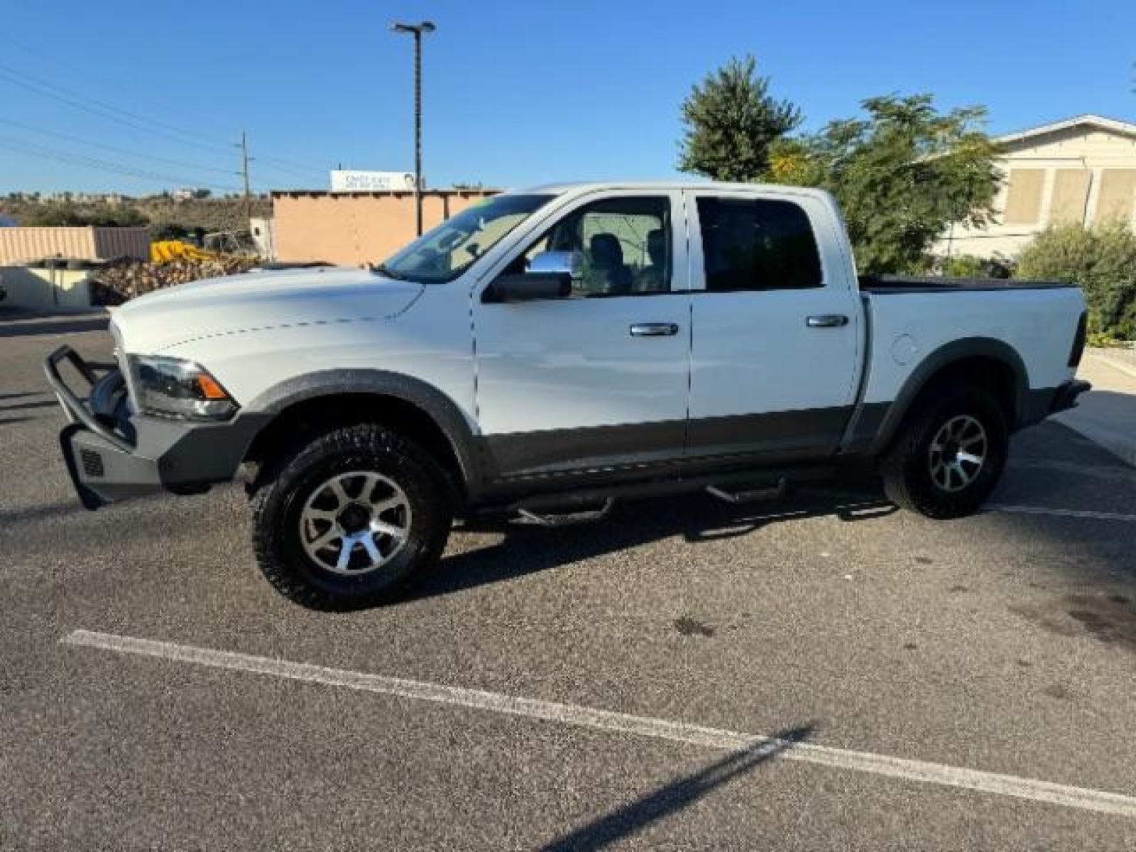 2012 Bright White /Dark Slate Leather Interior RAM 1500 Laramie Crew Cab 4WD (1C6RD7NTXCS) with an 5.7L V8 OHV 16V engine, 6-Speed Automatic transmission, located at 1865 East Red Hills Pkwy, St. George, 84770, (435) 628-0023, 37.120850, -113.543640 - Photo #5