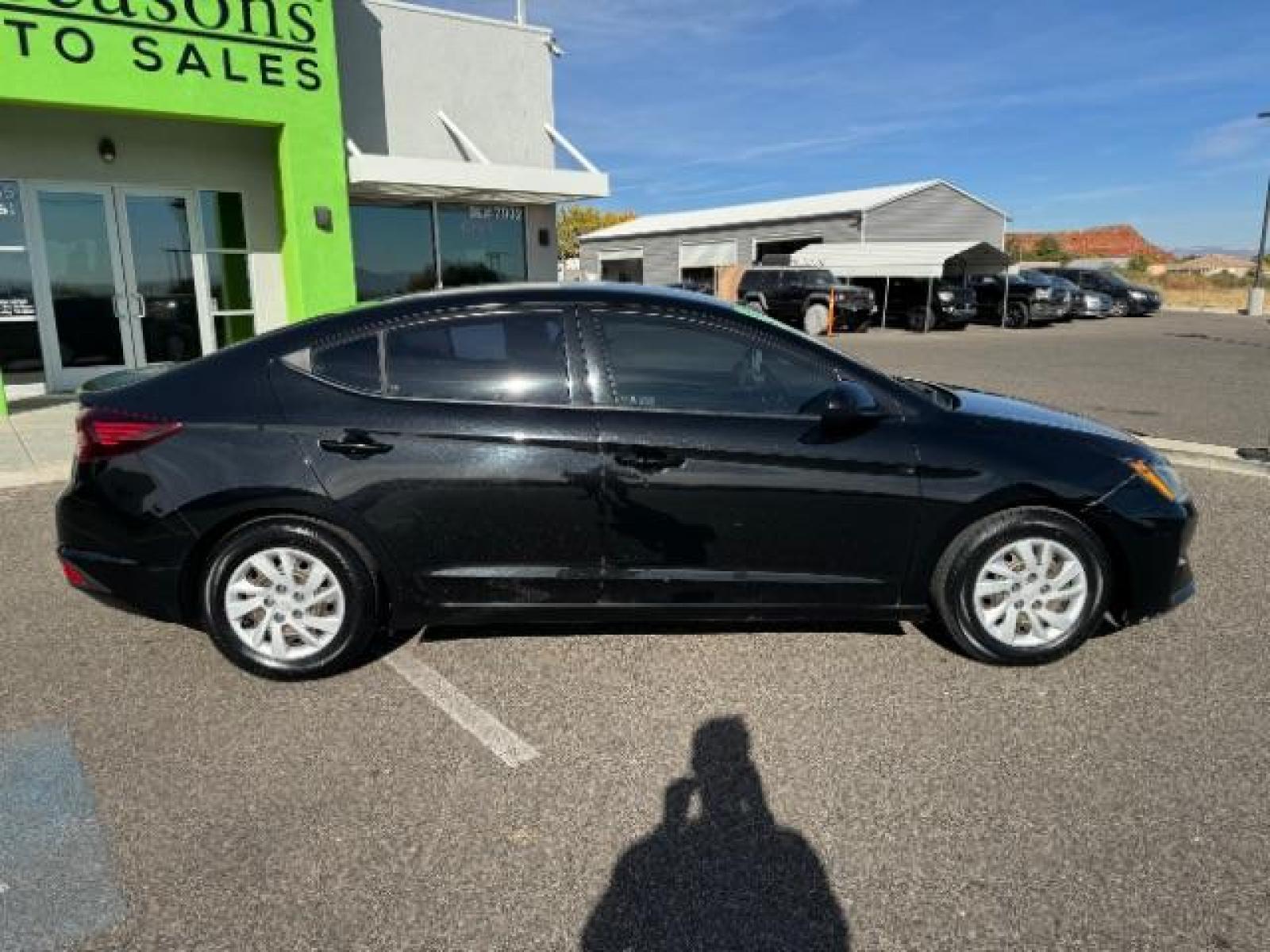 2019 Phantom Black /Beige, cloth Hyundai Elantra SE 6AT (5NPD74LF9KH) with an 1.8L L4 DOHC 16V engine, 6-Speed Automatic transmission, located at 1865 East Red Hills Pkwy, St. George, 84770, (435) 628-0023, 37.120850, -113.543640 - We specialize in helping ALL people get the best financing available. No matter your credit score, good, bad or none we can get you an amazing rate. Had a bankruptcy, divorce, or repossessions? We give you the green light to get your credit back on the road. Low down and affordable payments that fit - Photo #8