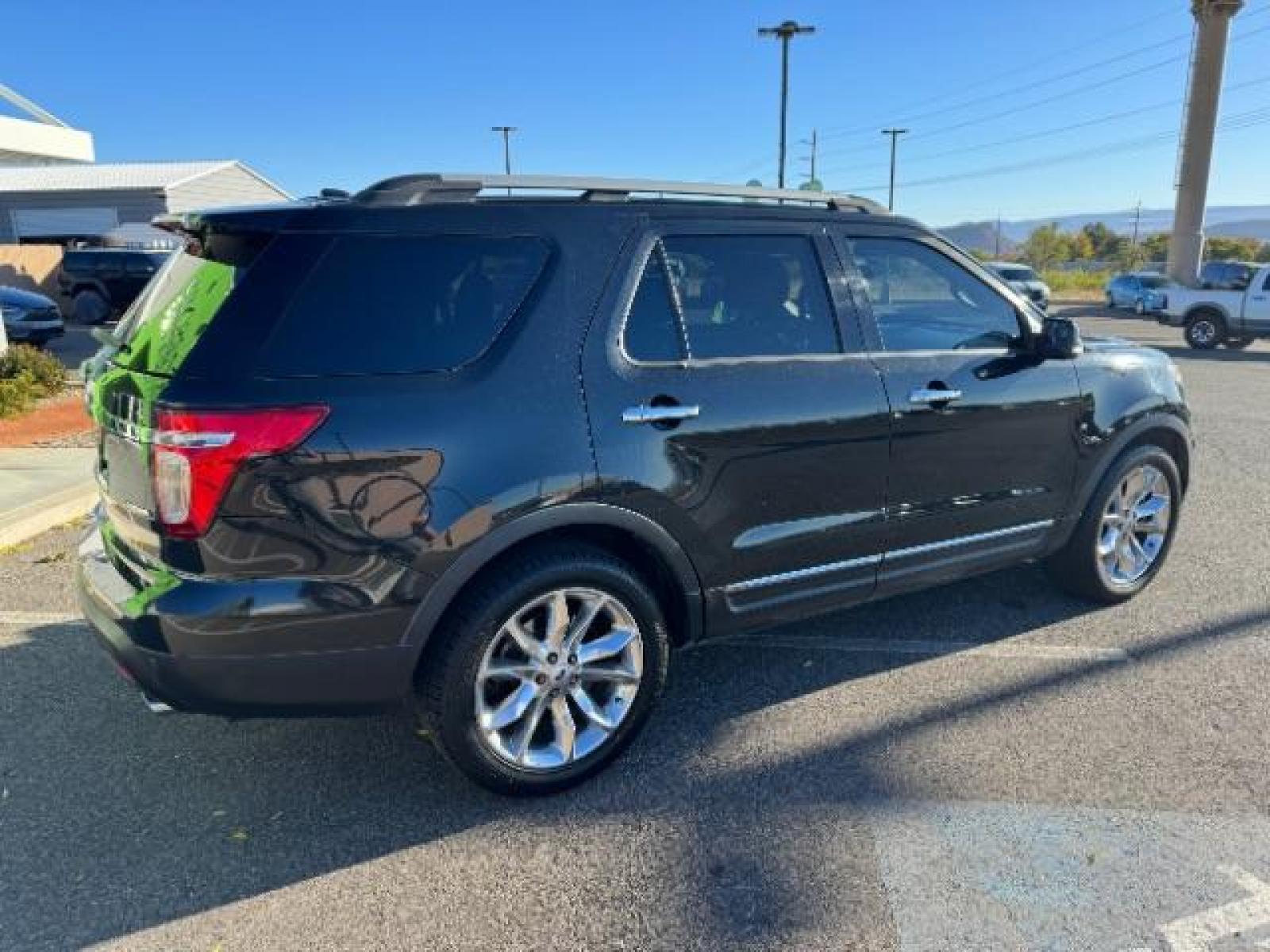 2015 Tuxedo Black Metallic /Charcoal Black, premium cloth Ford Explorer XLT FWD (1FM5K7D8XFG) with an 3.5L V6 DOHC 24V engine, 6-Speed Automatic transmission, located at 1865 East Red Hills Pkwy, St. George, 84770, (435) 628-0023, 37.120850, -113.543640 - Photo #10
