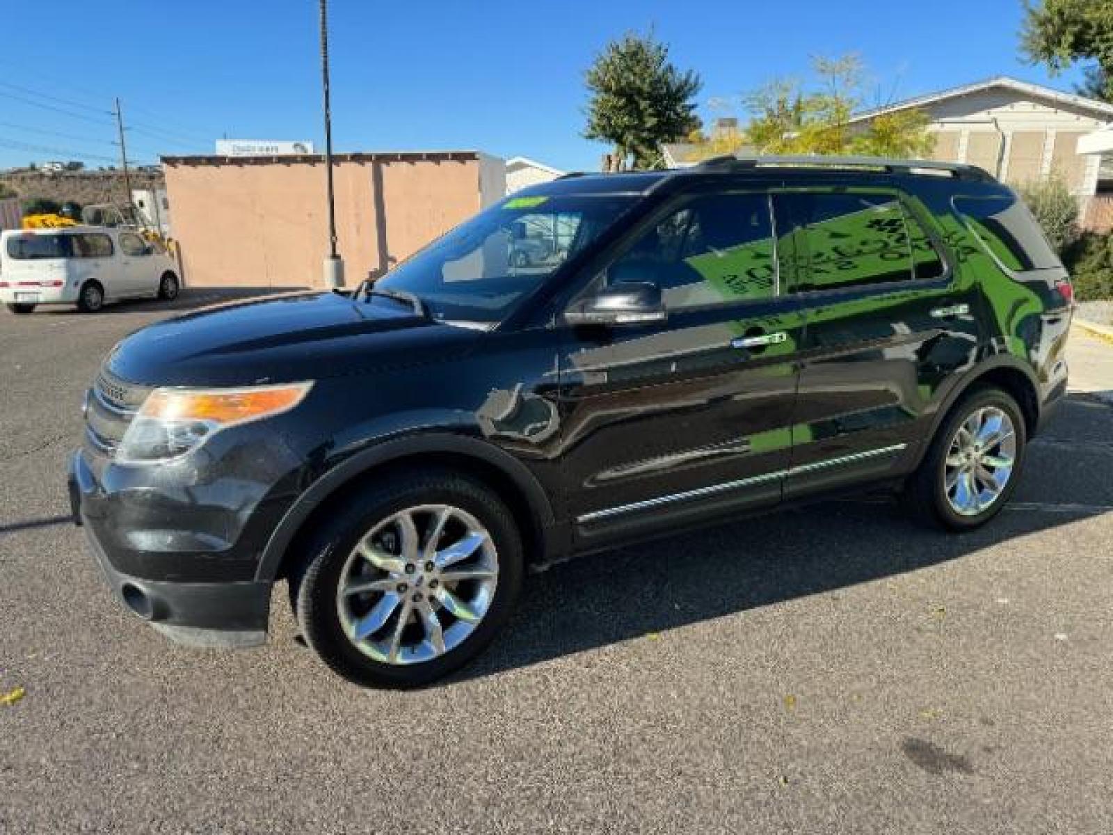 2015 Tuxedo Black Metallic /Charcoal Black, premium cloth Ford Explorer XLT FWD (1FM5K7D8XFG) with an 3.5L V6 DOHC 24V engine, 6-Speed Automatic transmission, located at 1865 East Red Hills Pkwy, St. George, 84770, (435) 628-0023, 37.120850, -113.543640 - Photo #4
