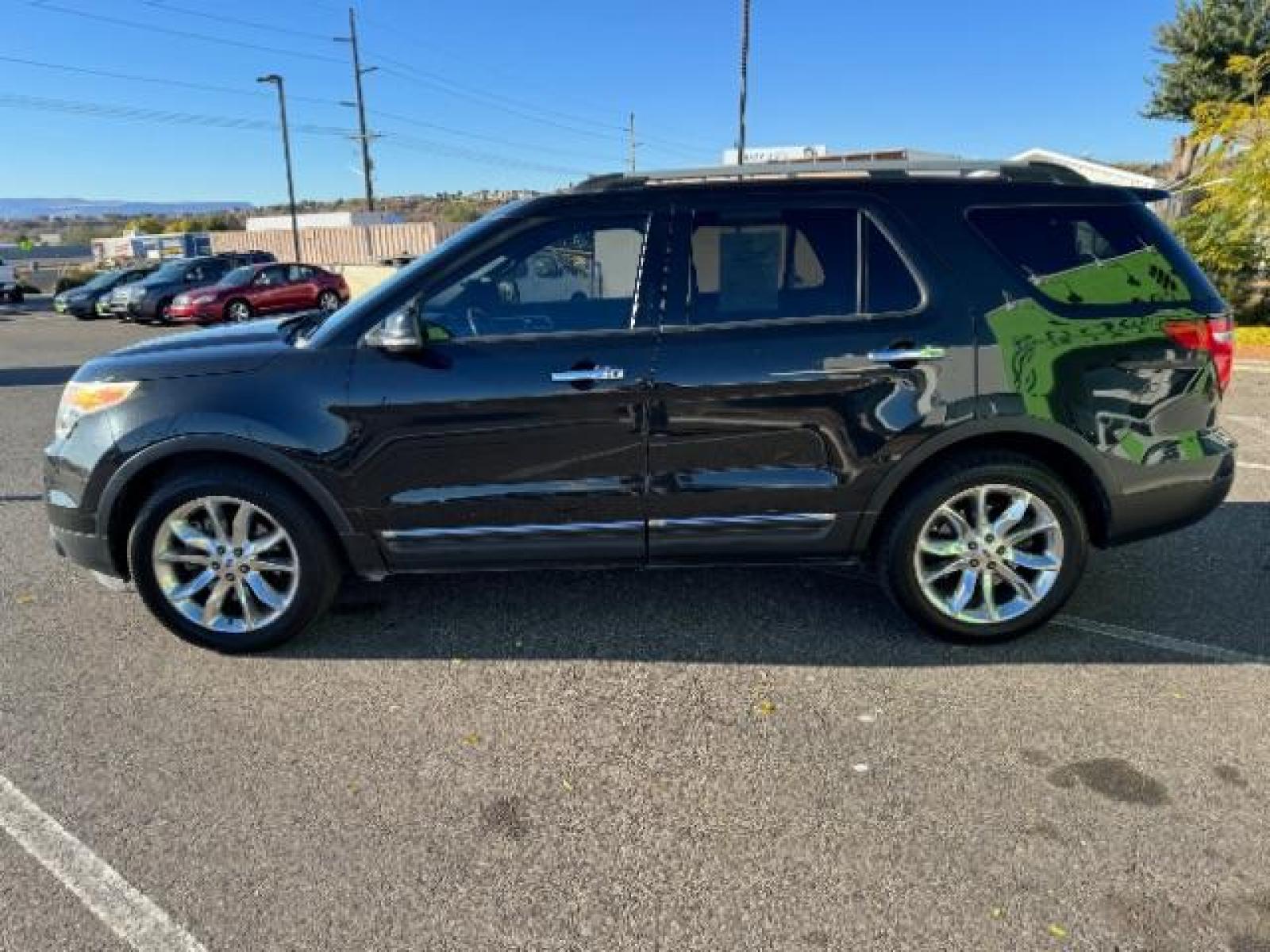 2015 Tuxedo Black Metallic /Charcoal Black, premium cloth Ford Explorer XLT FWD (1FM5K7D8XFG) with an 3.5L V6 DOHC 24V engine, 6-Speed Automatic transmission, located at 1865 East Red Hills Pkwy, St. George, 84770, (435) 628-0023, 37.120850, -113.543640 - Photo #5