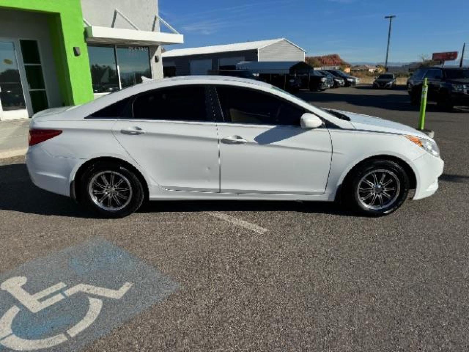 2011 Pearl White /Camel Cloth Interior Hyundai Sonata GLS Auto (5NPEB4AC7BH) with an 2.4L L4 DOHC 16V engine, 6-Speed Automatic transmission, located at 1865 East Red Hills Pkwy, St. George, 84770, (435) 628-0023, 37.120850, -113.543640 - Photo #10