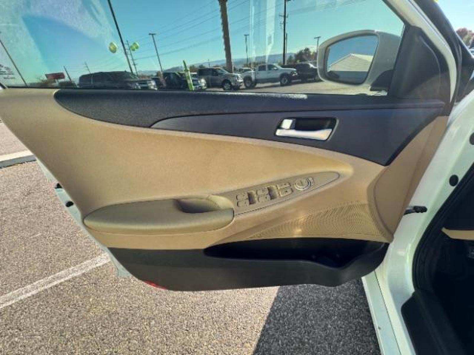 2011 Pearl White /Camel Cloth Interior Hyundai Sonata GLS Auto (5NPEB4AC7BH) with an 2.4L L4 DOHC 16V engine, 6-Speed Automatic transmission, located at 1865 East Red Hills Pkwy, St. George, 84770, (435) 628-0023, 37.120850, -113.543640 - Photo #16