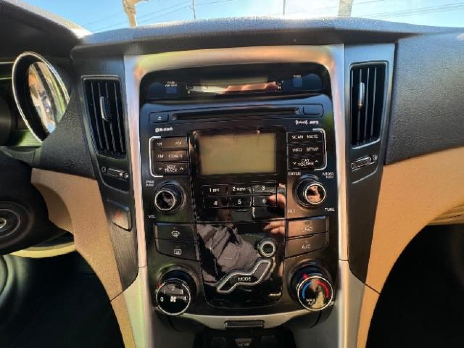 2011 Pearl White /Camel Cloth Interior Hyundai Sonata GLS Auto (5NPEB4AC7BH) with an 2.4L L4 DOHC 16V engine, 6-Speed Automatic transmission, located at 1865 East Red Hills Pkwy, St. George, 84770, (435) 628-0023, 37.120850, -113.543640 - Photo #22