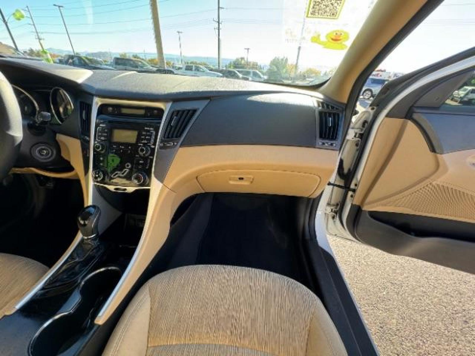 2011 Pearl White /Camel Cloth Interior Hyundai Sonata GLS Auto (5NPEB4AC7BH) with an 2.4L L4 DOHC 16V engine, 6-Speed Automatic transmission, located at 1865 East Red Hills Pkwy, St. George, 84770, (435) 628-0023, 37.120850, -113.543640 - Photo #30