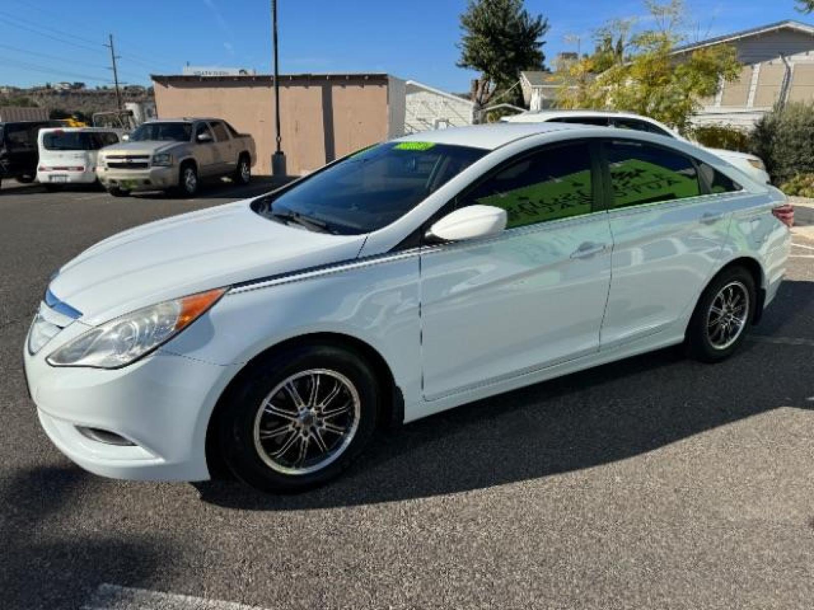 2011 Pearl White /Camel Cloth Interior Hyundai Sonata GLS Auto (5NPEB4AC7BH) with an 2.4L L4 DOHC 16V engine, 6-Speed Automatic transmission, located at 1865 East Red Hills Pkwy, St. George, 84770, (435) 628-0023, 37.120850, -113.543640 - Photo #4